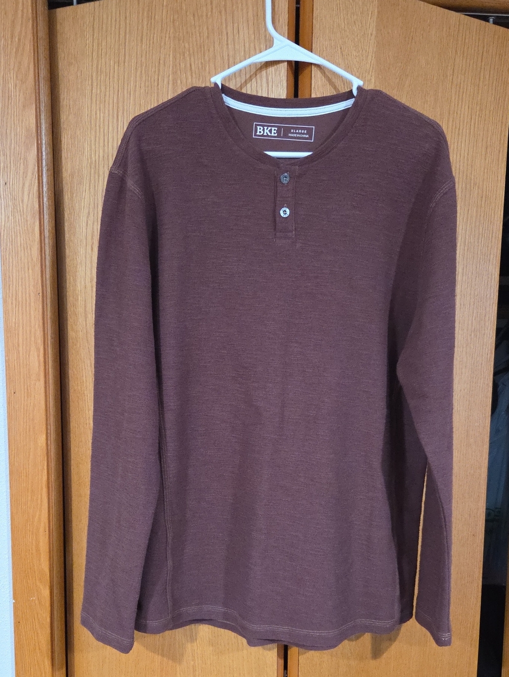 New Never Worn BKE Men's Long-Sleeve Henley in Deep Brown